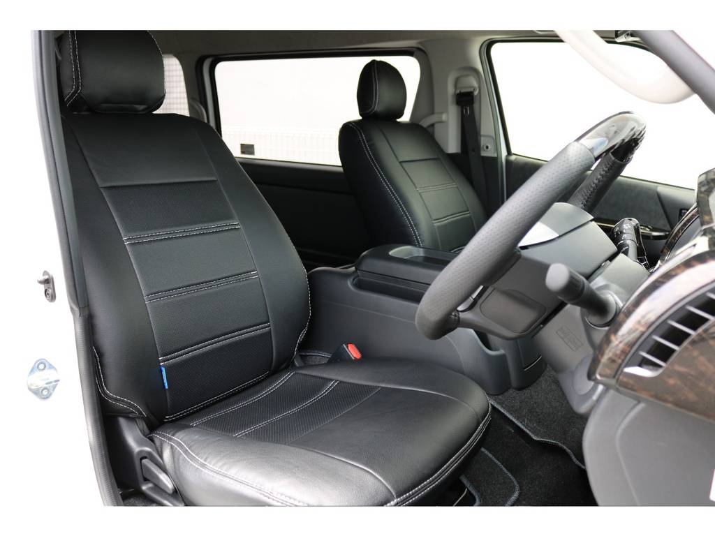 オリジナル黒革調シートカバーは全席施工済！