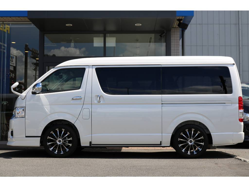 車高は程よい１．５インチローダウン！４WDとしての良さを最大限活かす車高です！
