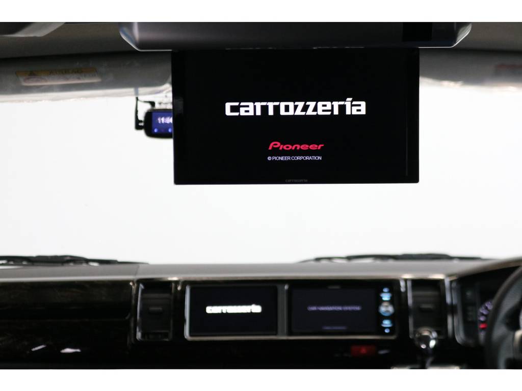 カロッツェリア フリップダウンモニター付きで後ろに座る方も退屈しませんよ♪