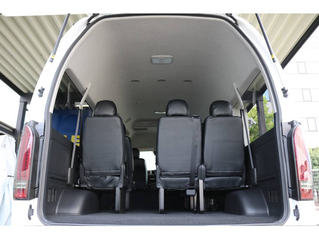 天井が高いので車内も広々していますよ！！