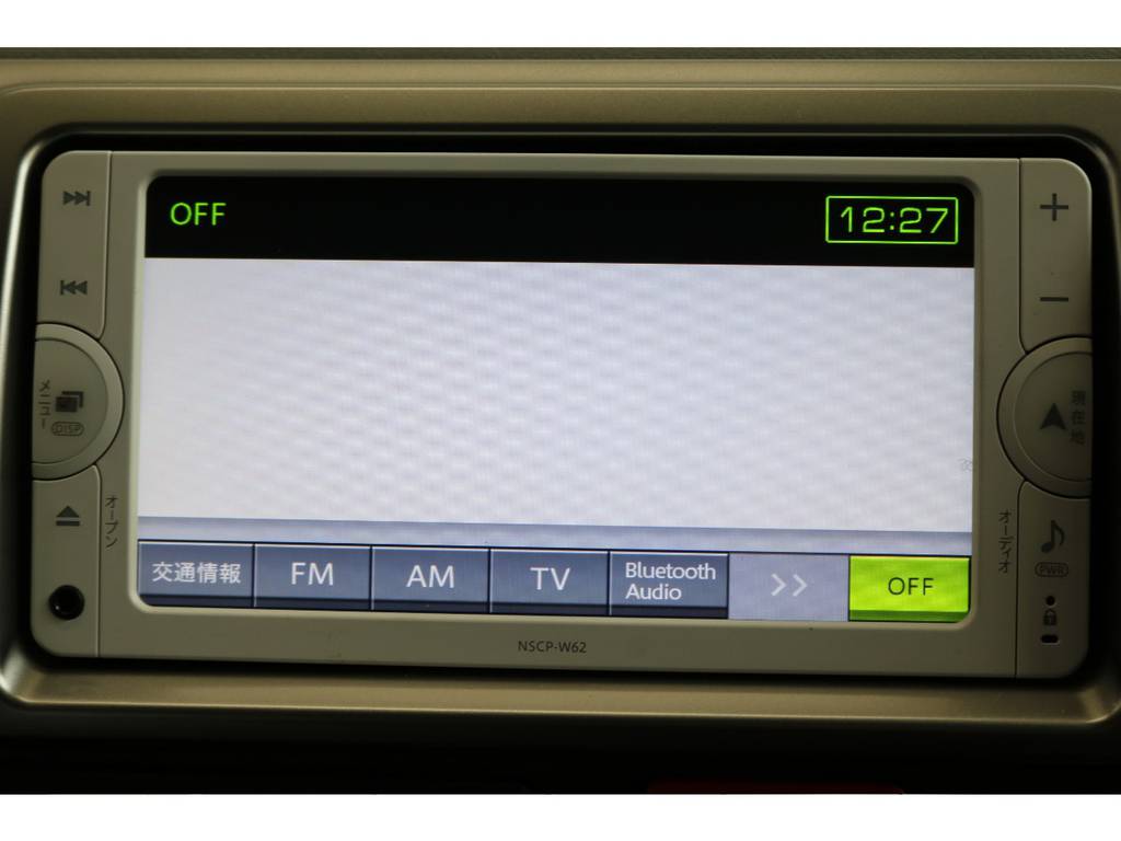 ディーラー純正SDナビでbluetooth付きなので音楽も楽しめます!!