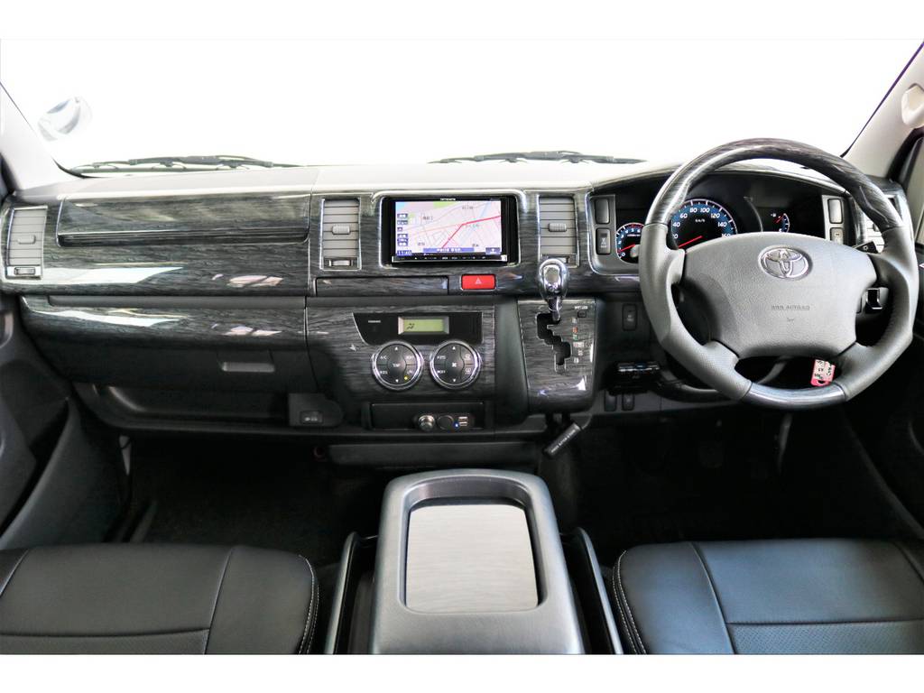 ハイエースは車高が高く前がないので運転しやすいですよ！
