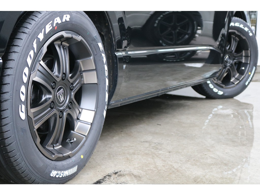 圧倒的な重厚感を誇るリアアンダーからの眺めです!!お車もオシャレは足元から!!