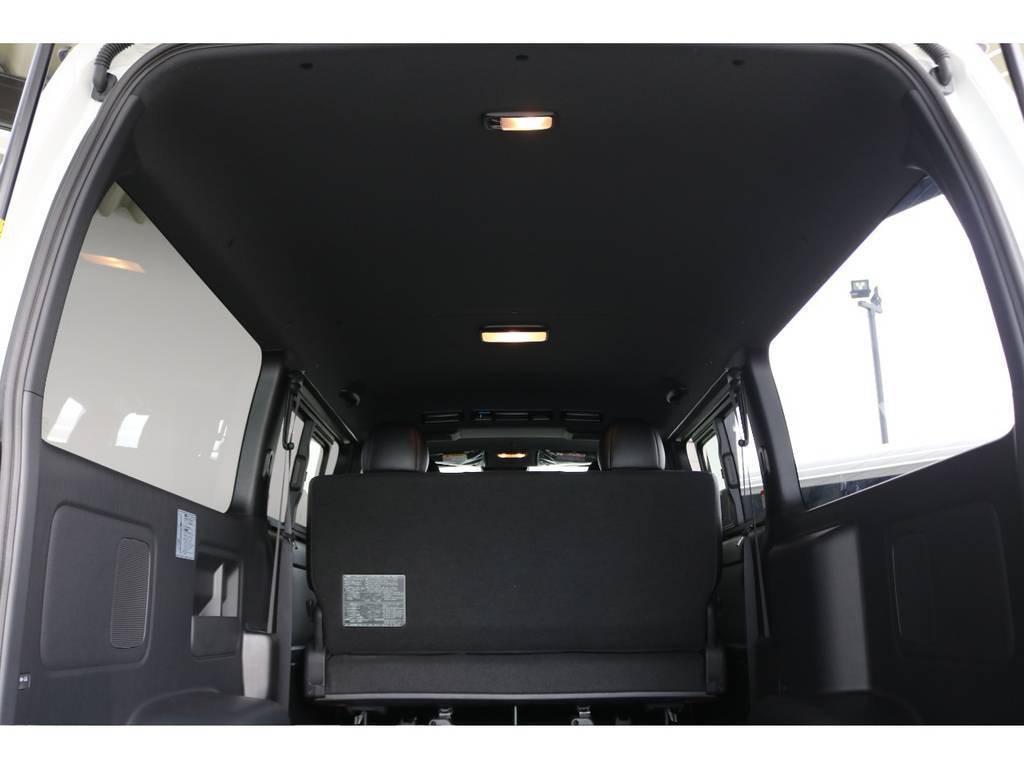 室内広々でたくさん荷物も積めちゃいます♪特別仕様車ならではのルーフ＆ピラーがブラック仕様で高級感でてます！
