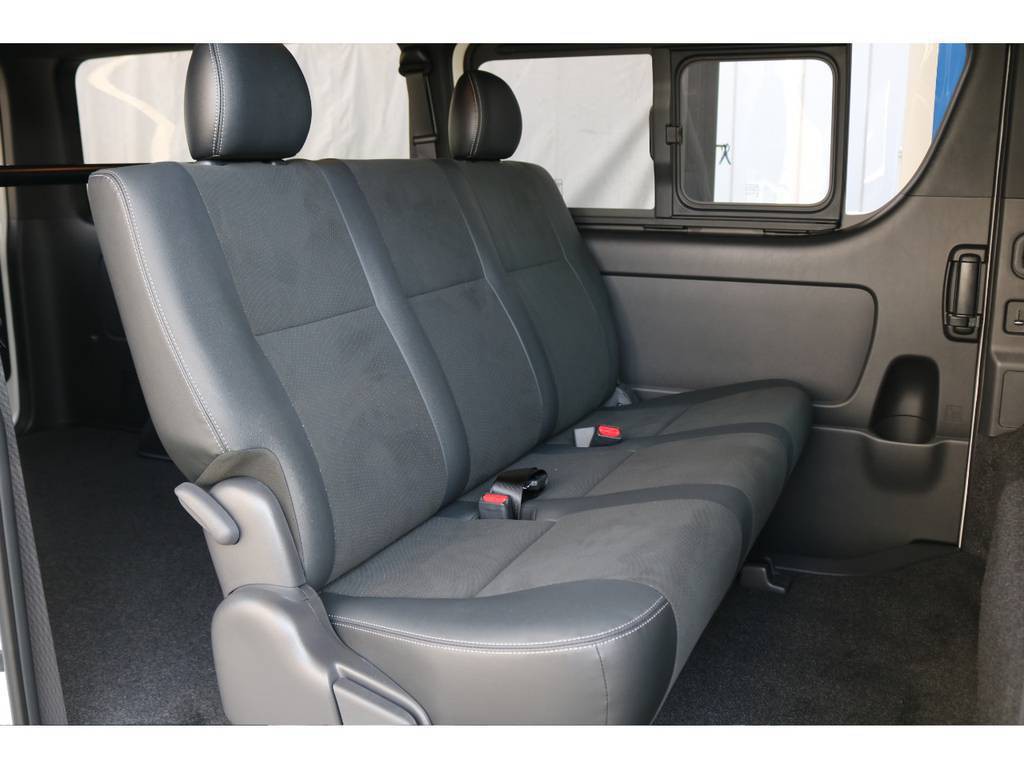 リアシートも特別仕様車限定レザーコンビシート！