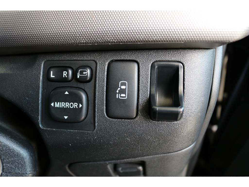 後部スライドドアは電動！運転席で操作が可能です！