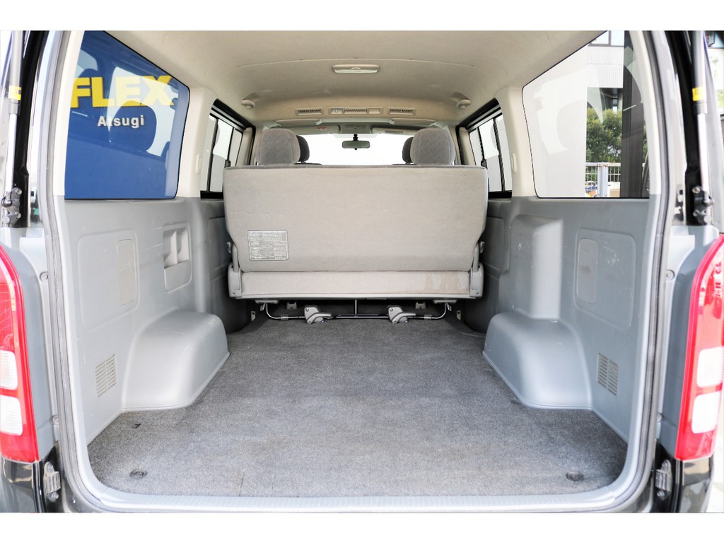 車両後方の荷室空間の広さもハイエースの最大のメリットの1つです！