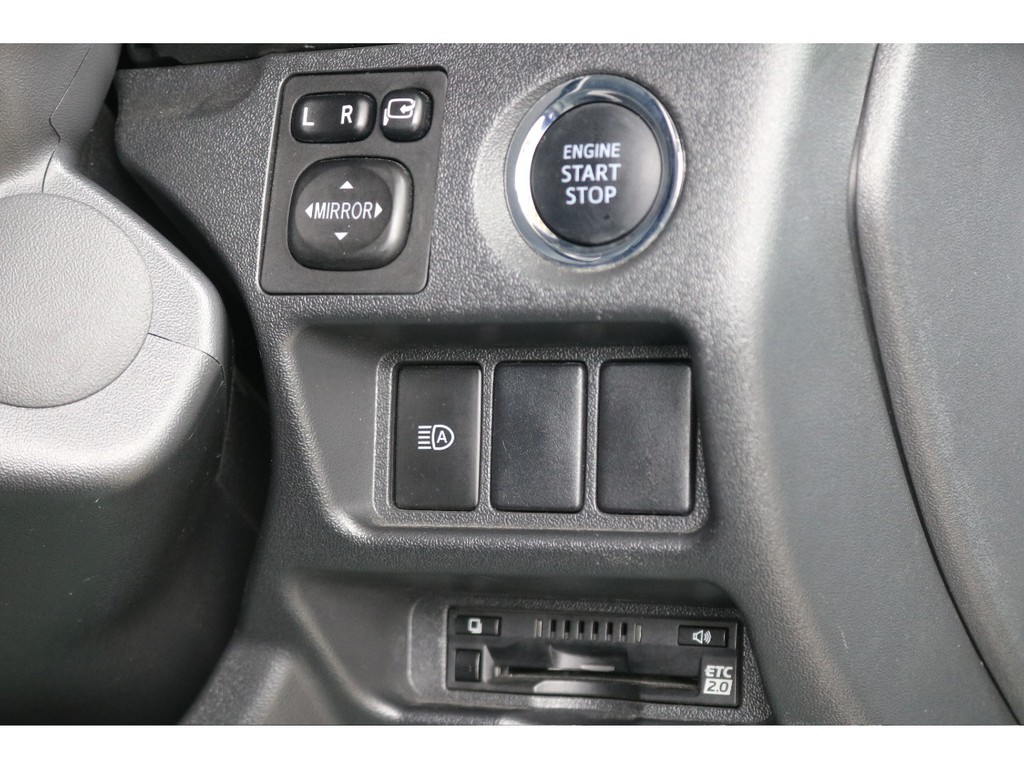メーカーオプション　プッシュスタート＆ビルトインETC完備！お出かけの際も快適です！