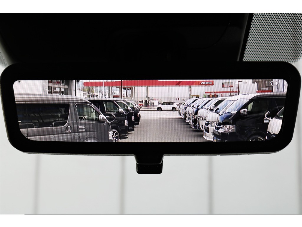 メーカーオプションのデジタルインナーミラー！後方の視界を常に確保してくれます！