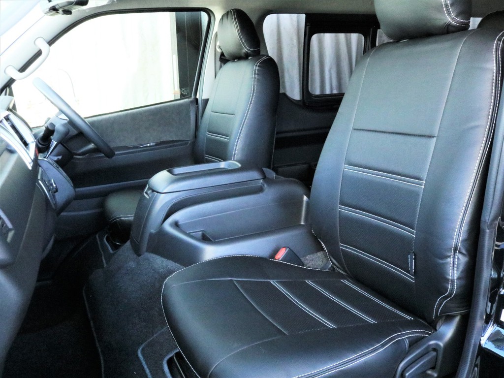 全体的に黒を基調としてアレンジされており、統一感のある車内となっております。
