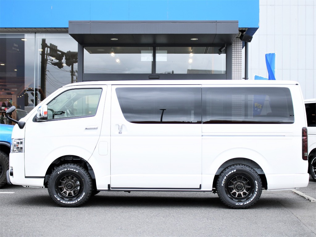 ◆200系　ハイエース　スーパーGL　ダークプライム　車名ロゴ＆イルミネーション 200系ハイエーススーパーGL ダークプライム 車名ロゴ