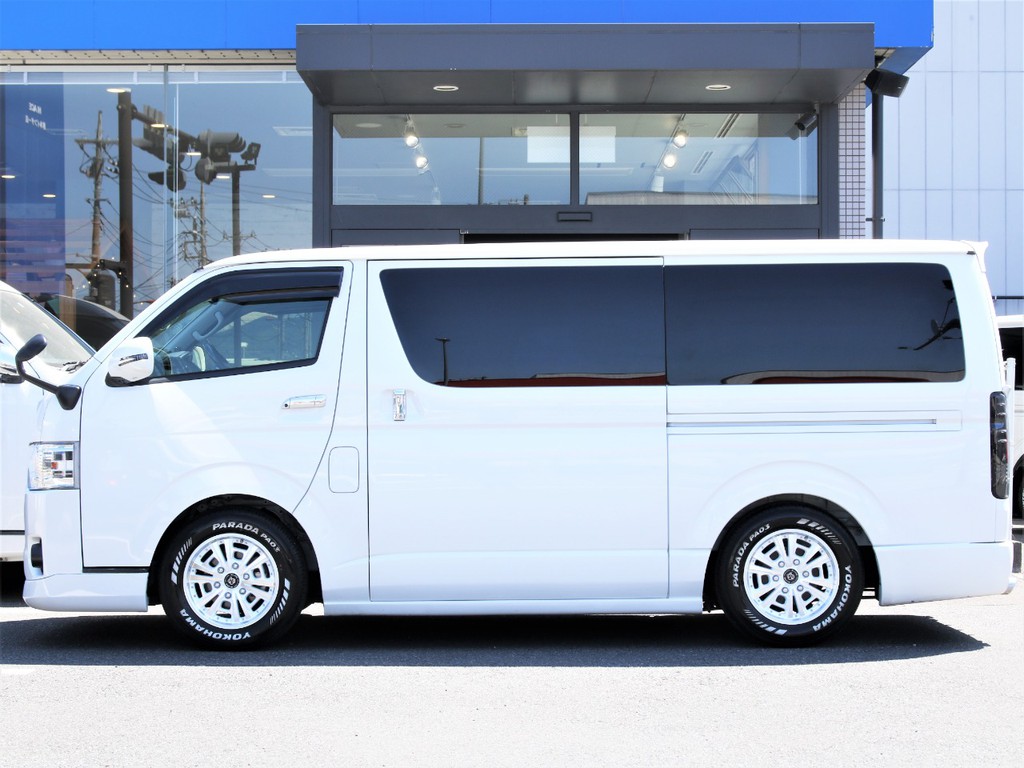 両側パワースライドドアが搭載されている為、後席へのアクセスがスムーズに行う事が出来ます！