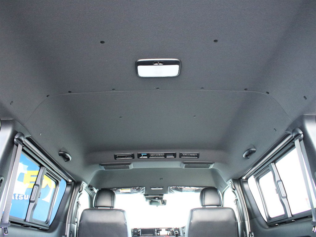 ダークプライムⅡ特別装備でルーフがブラックになっており、より車内が落ち着いて見えます！