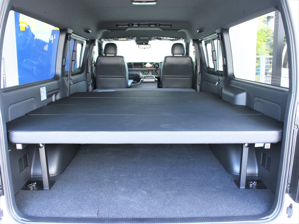 リアシートを前に倒すことでフラットにすることができ、さらに荷室を広くすることが出来ます！