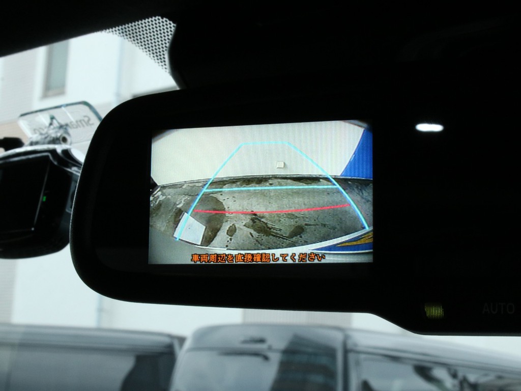 純正ＯＰのバックカメラ機能付き自動防眩ミラー装着済み！