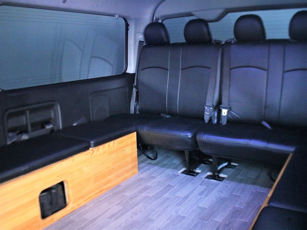 ベットマットを外せば広い荷室空間！