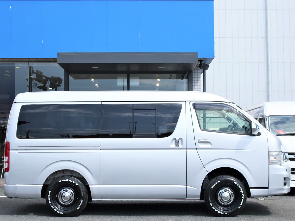 両側スライドドアですので、乗り降り楽ちんです。