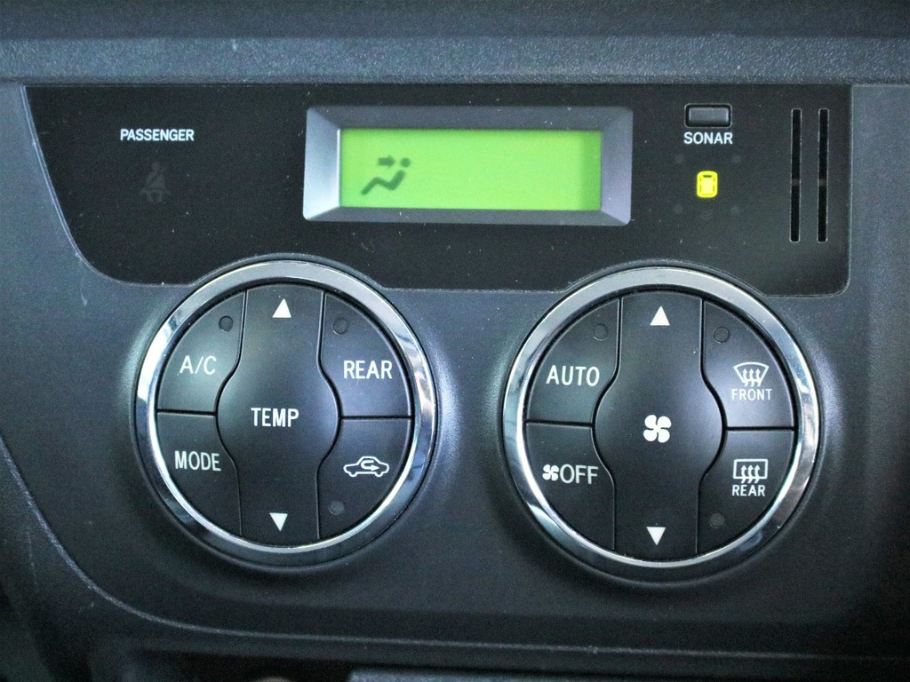 オートエアコン搭載されておりますので、空調管理もバッチリです。