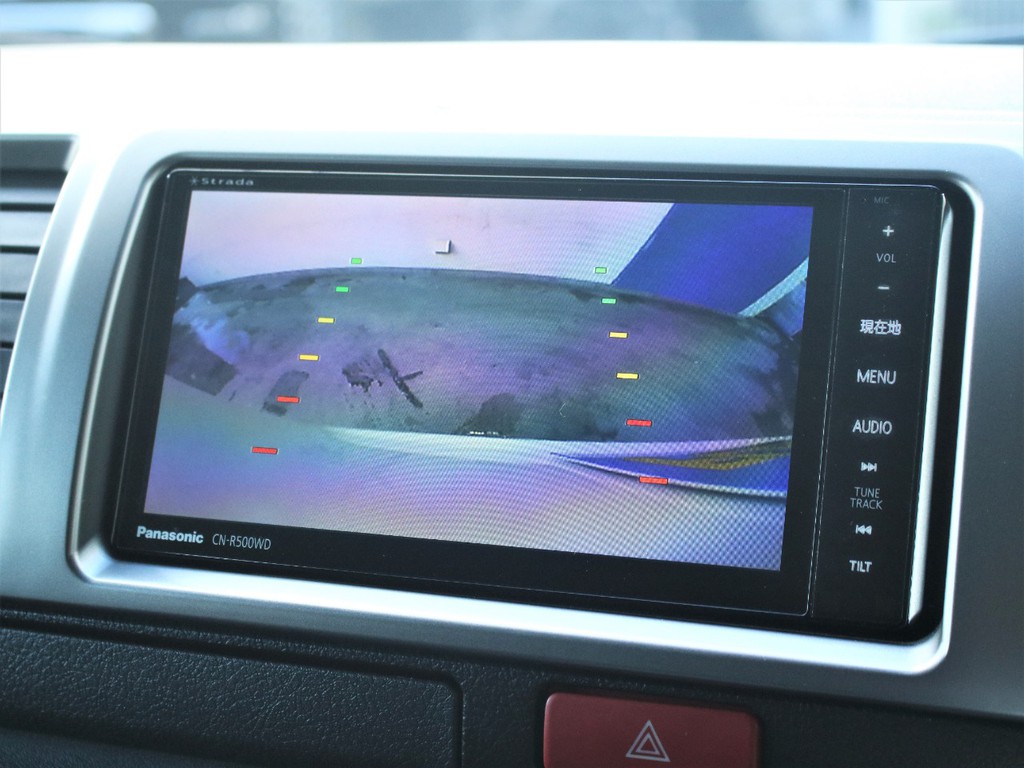 バックモニターも連動しておりますので、荷物を積んでの駐車も楽々です。