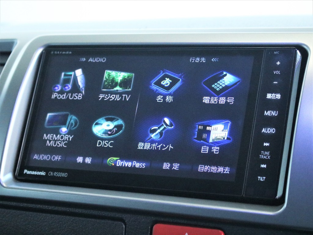 パナソニック7型のSDナビを装備しております。