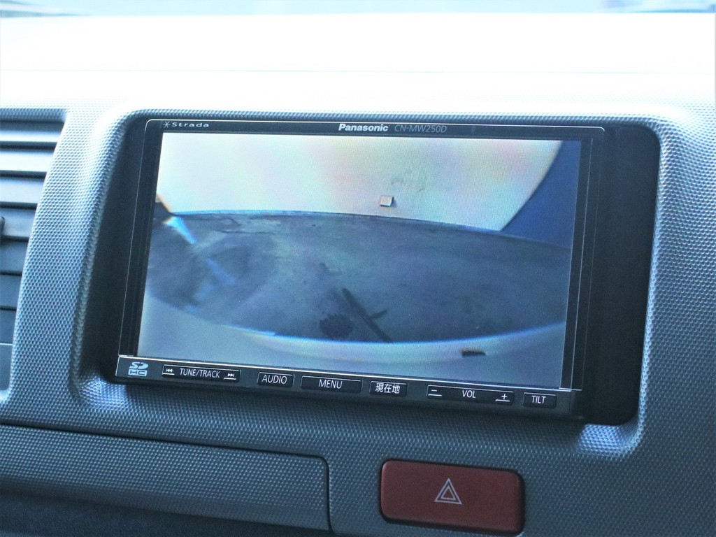 バックモニターも連動加工済みですので、荷物を積みながらの駐停車も楽々です！