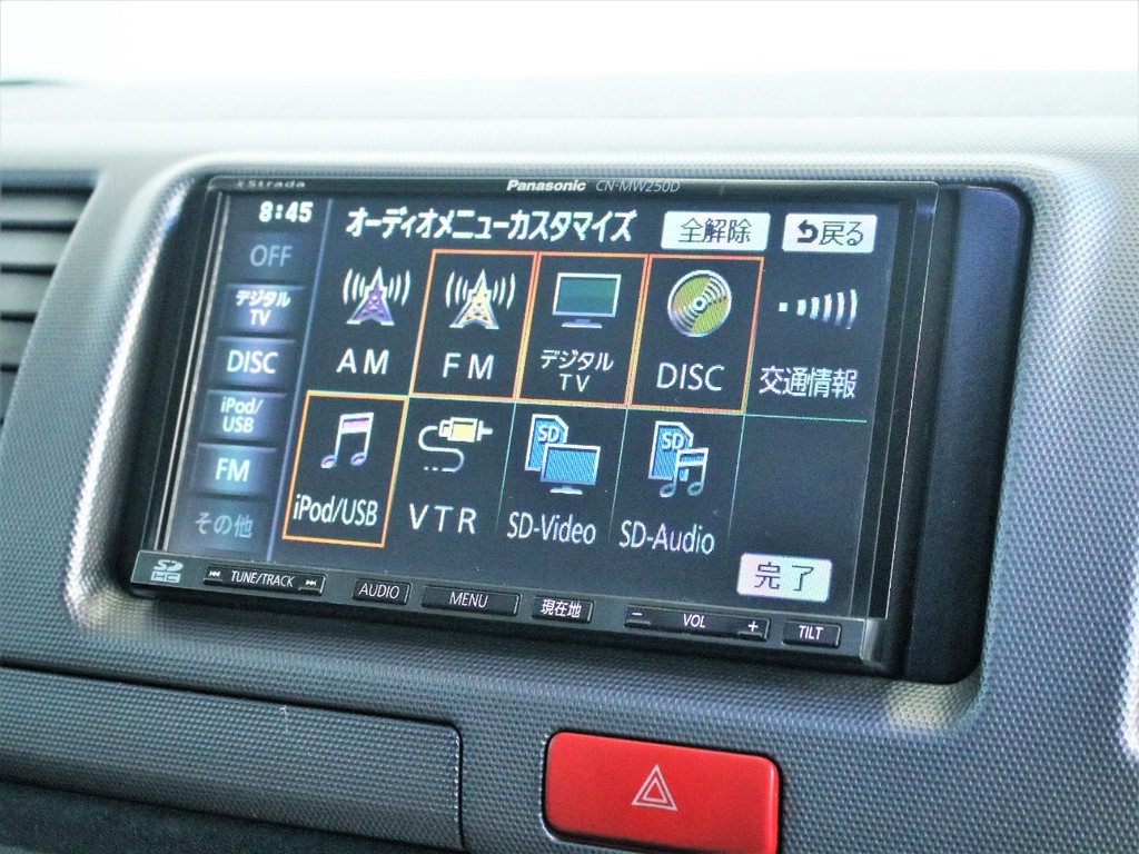 ストラーダのＳＤナビを装備しております。