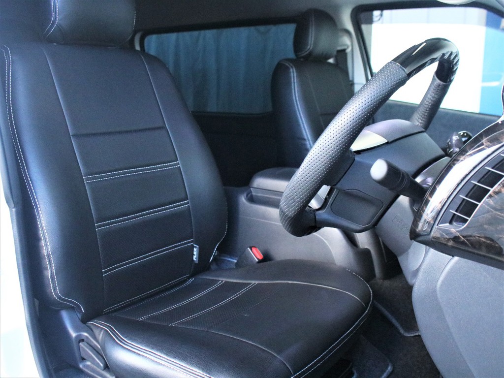 FLEXオリジナルのシートカバーを装備しております。