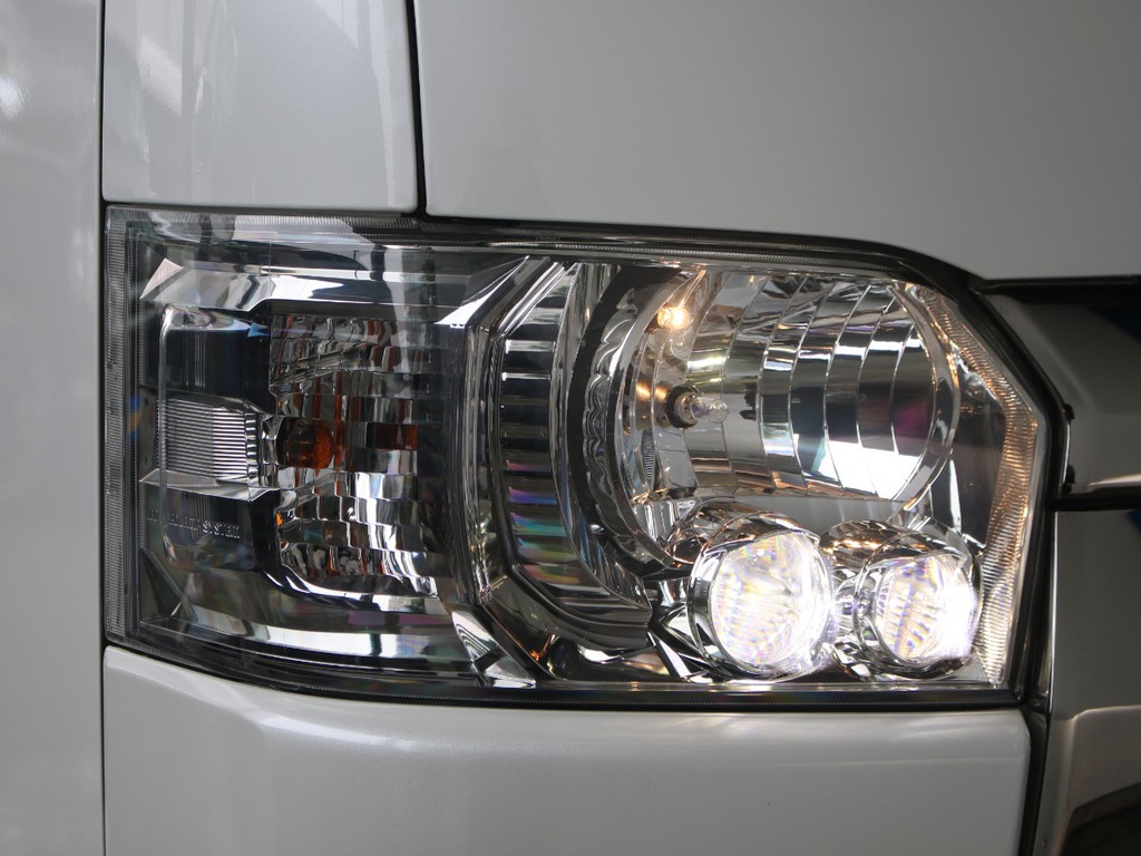 LEDヘッドランプを標準装備しております！