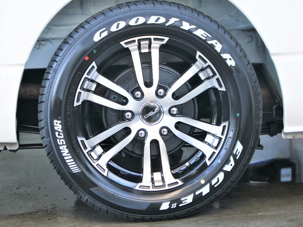 新品のFLEXオリジナルDelf02アルミホイール17インチ＆新品のグッドイヤーナスカータイヤ17インチを装備しております！