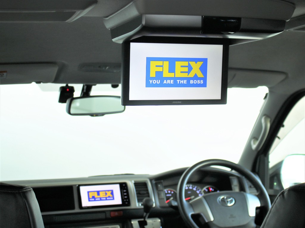 後席用のフリップダウンモニターも装備済みとなっております！