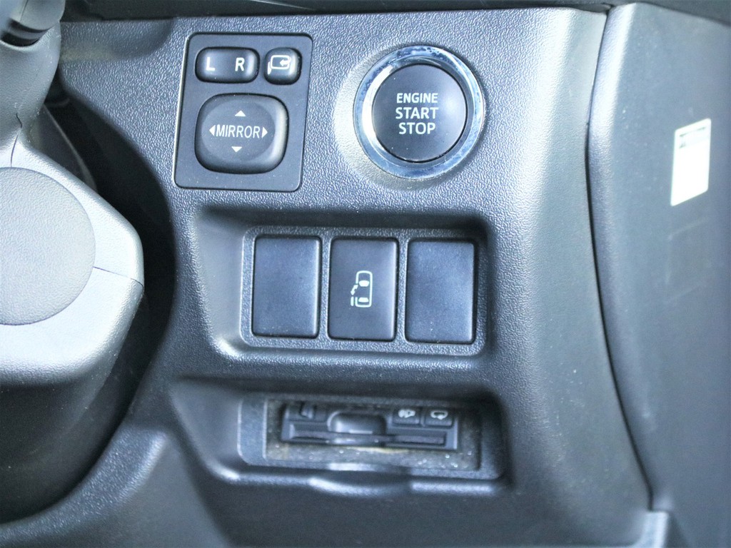 メーカーオプションのスマートエントリー＆プッシュスタートが搭載されております。