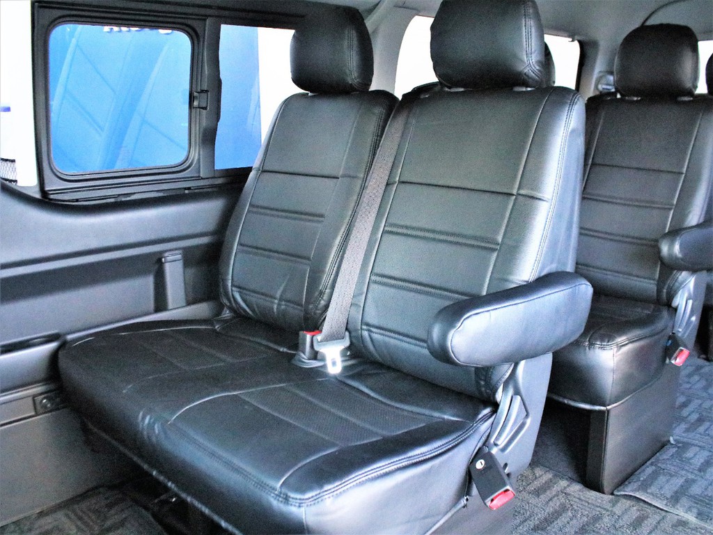 もちろん前席、新品のシートカバーを装備済みとなっております。