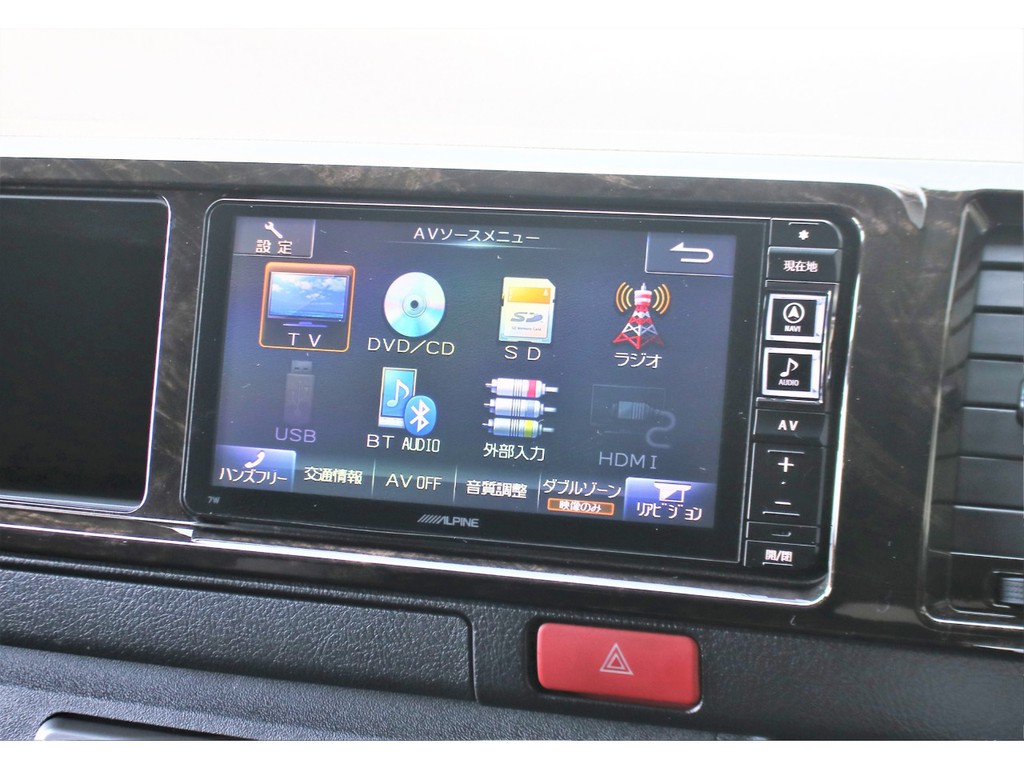 フルセグ対応のナビとなっておりますので、車内で飽きることなくドライブがお楽しみいただけます。