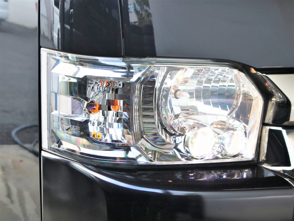 LEDヘッドライトが標準装備となっております。