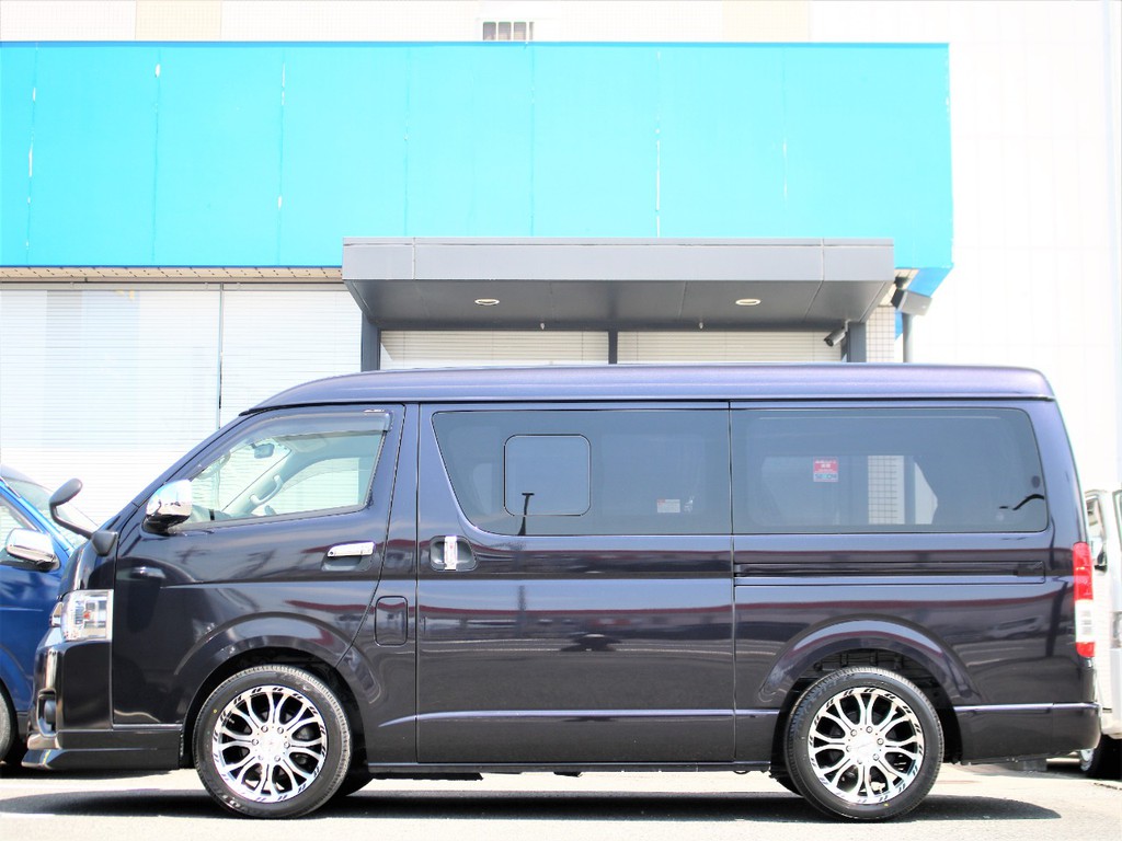 あると便利な小窓もスライドドアに搭載されておりますので、車内の換気もばっちりです。