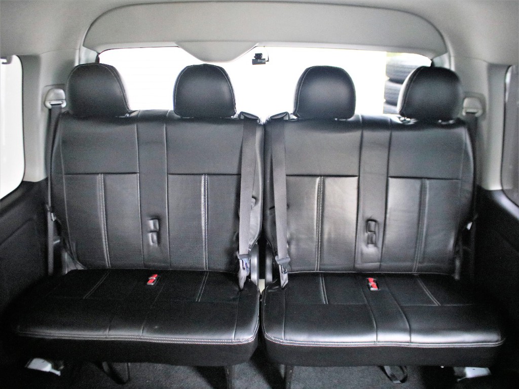 4列目のシートは4人ご乗車可能となっております。