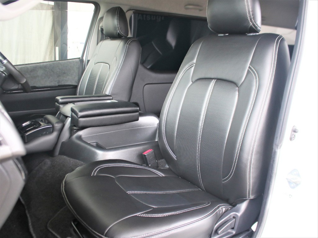 助手席もシートカバーを装備済みです。