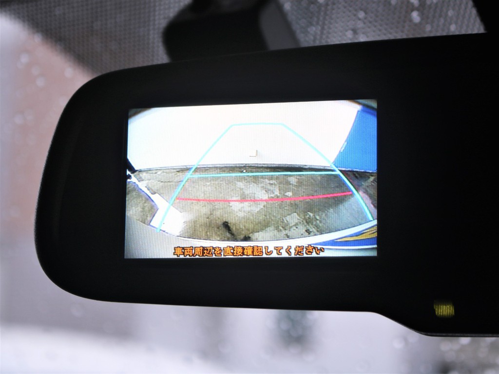 メーカーオプション自動防眩インナーミラーが装備されております！