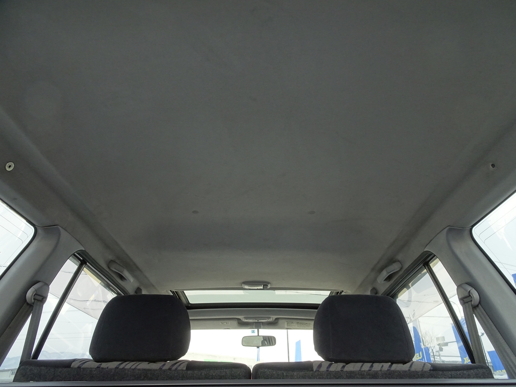 車内も清潔さがにじみ出ております！！