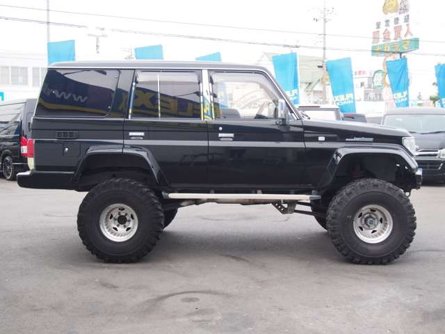 ランクル・プラド・ＦＪクルーザー・ハイラックスサーフ・タンドラ・セコイア・タコマと、フレックスは人気の車種が勢揃い！！お得な新車、中古車選びはフレックスにお任せください♪