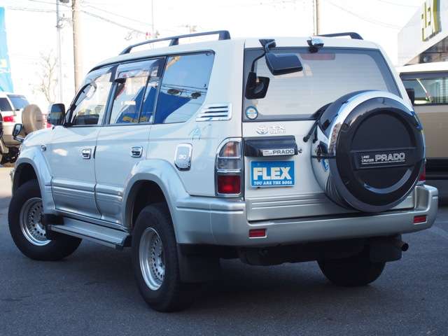 厳選の中古車は内外装は専門クリーニングスタッフにより抗菌クリーニング済みでとてもキレイです♪フレックスは水曜日定休、ＡＭ１０時～ＰＭ８時まで営業！さらにお買い得なフェアも開催中です！