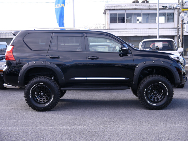 茨城県つくば市にランクル専門の新車・中古車の展示場を展開！人気のグレード・年式をその場で見比べられます♪店頭に並んでいない在庫もご用意できますので、皆様のご来場、お問合せを心よりお待ちしております☆