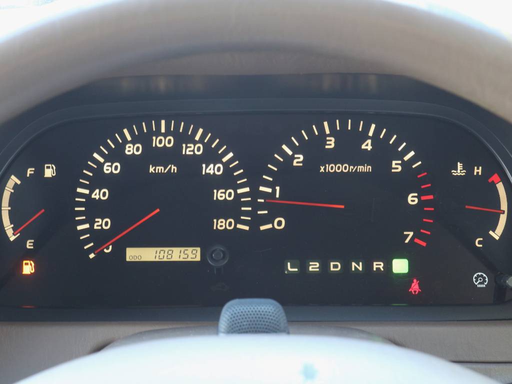 走行距離は１０万キロ台！まだまだお乗りいただけます♪