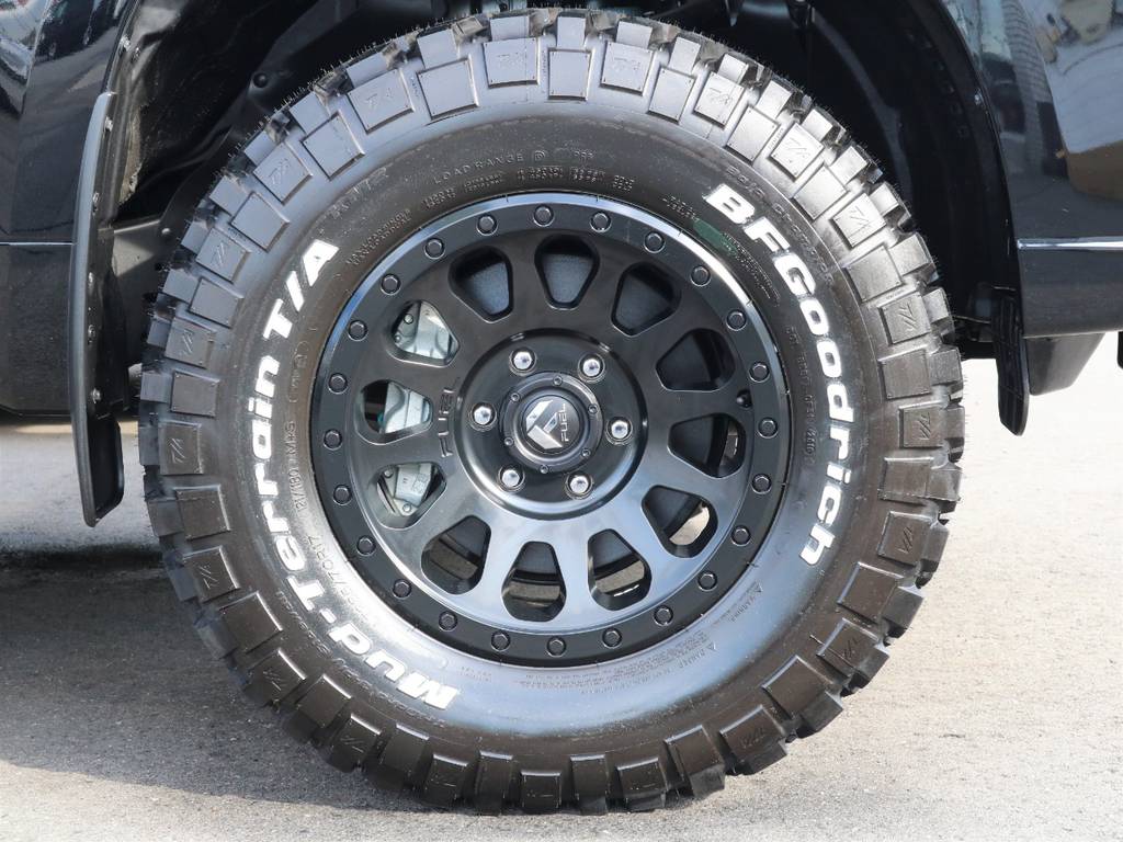 新品FUEL17インチアルミホイール、新品BFGoodrichのATタイヤ装着済み！