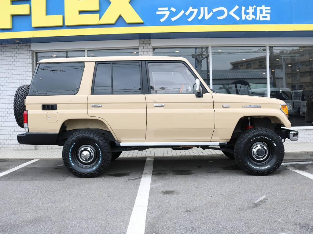 右側面もキレイに保たれております☆