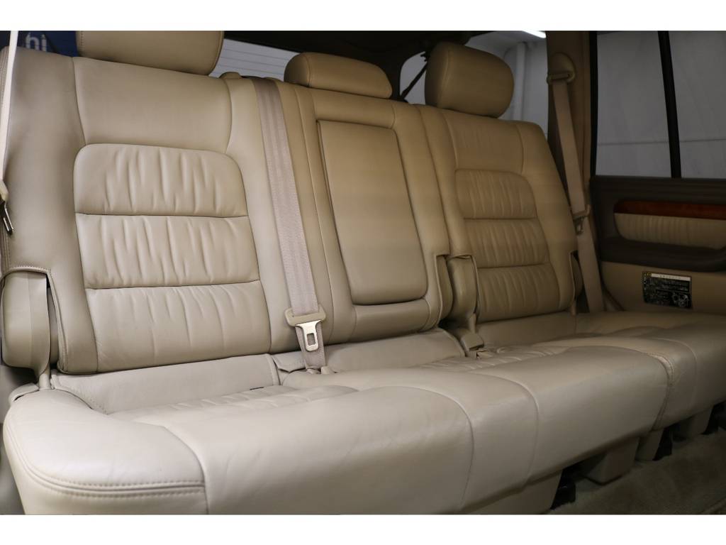 後部座席は大人の方でもゆったりとお座り頂けます♪