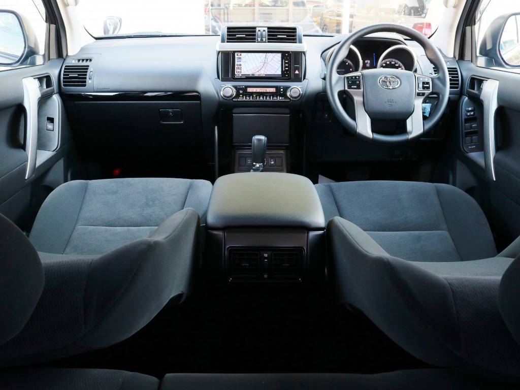 広々とした車内で長距離運転も気軽に♪
