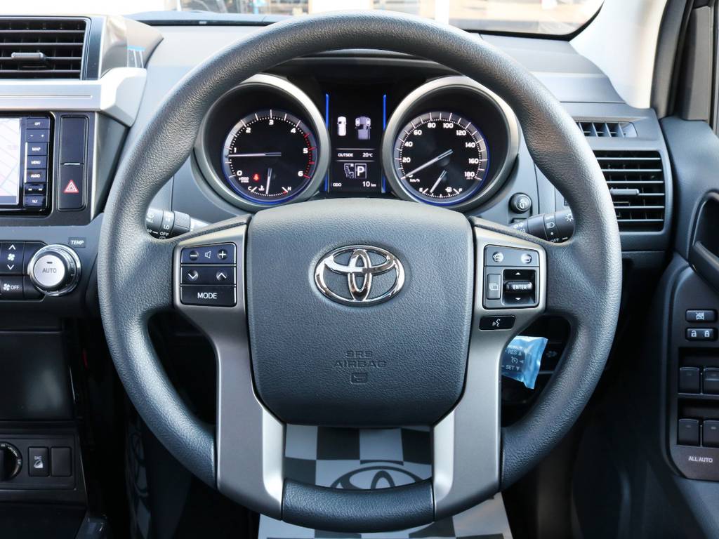 運転時に嬉しいステアリングスイッチ付きです♪