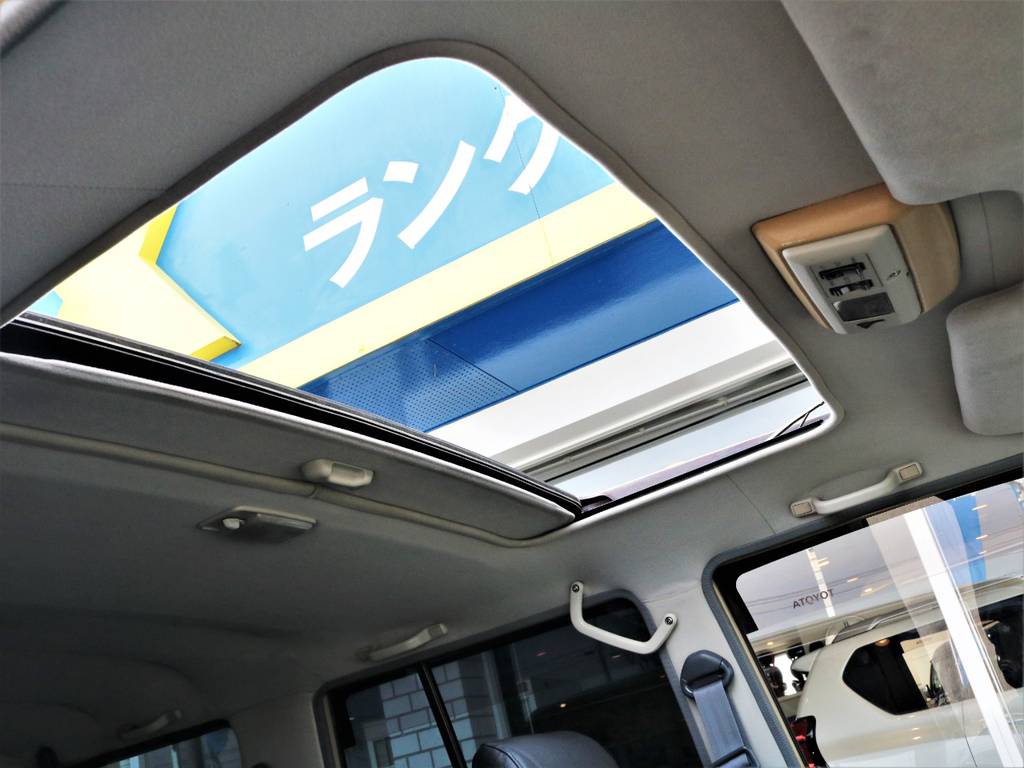 サンルーフまで装備されております！天気の良い日は是非サンルーフを開けてみて下さい☆
