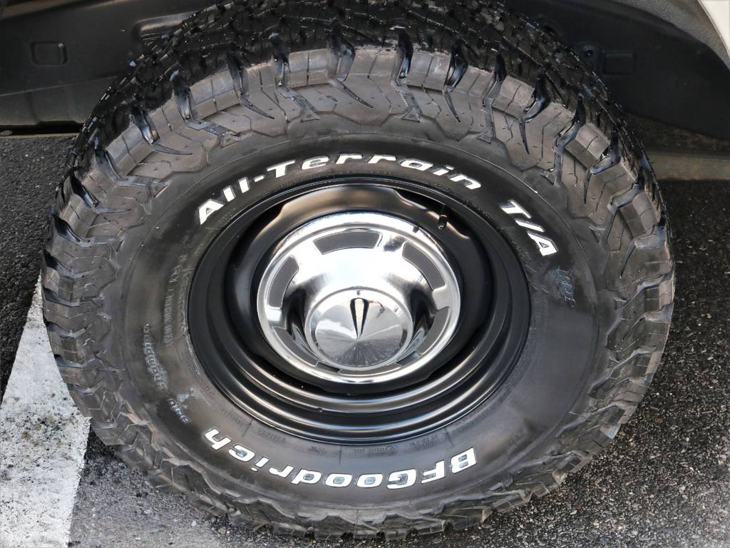 新品社外アルミホイールにBFGoodrichのオールテレーンタイヤです♪